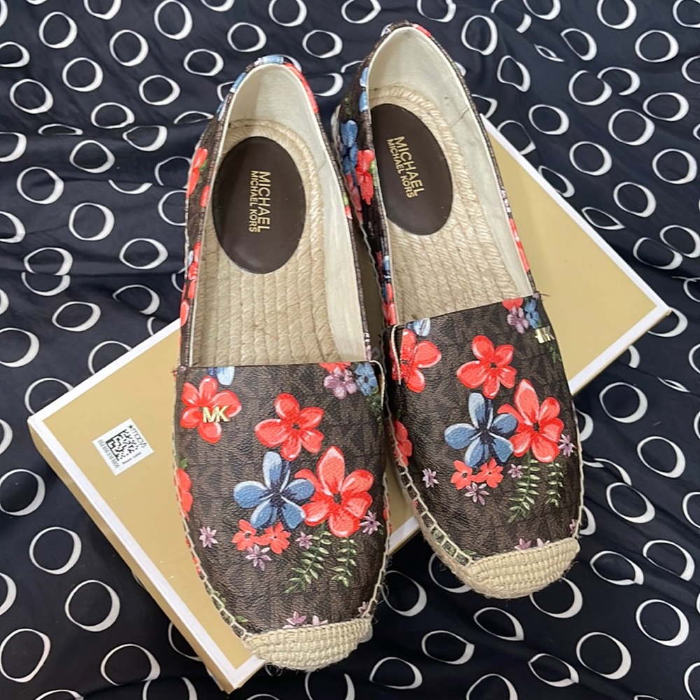 Michael Kors flats size 8